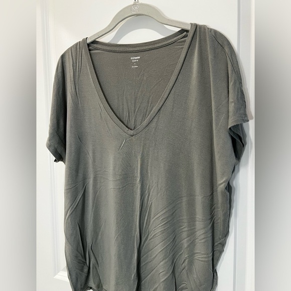Express Grey Relaxed Short Sleeve V-Neck Tee Size Small - Picture 5 of 10